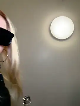 Strongqueen online show from December 18, 2025, 11:52 pm