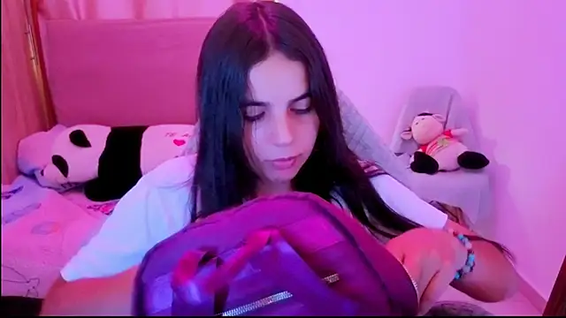 Snapshot of _elenna chatting on May 28, 2026, 6:36 pm elenna online show from May 28, 2026, 6:36 pm