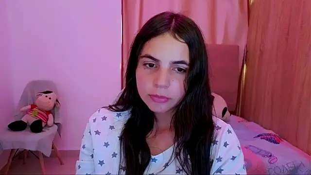 Snapshot of _elenna chatting on June 7, 2026, 5:29 pm elenna online show from June 7, 2026, 5:29 pm