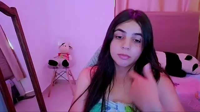 Snapshot of _elenna chatting on June 10, 2026, 5:58 pm elenna online show from June 10, 2026, 5:58 pm