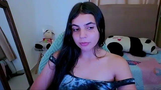 Snapshot of _elenna chatting on June 11, 2026, 12:32 am elenna online show from June 11, 2026, 12:32 am
