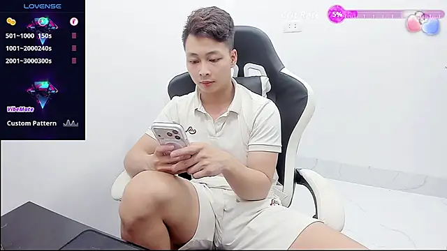 Naughty--asian online show from May 3, 2026, 5:23 am