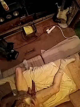 sucktraewil online show from December 6, 2024, 7:15 am