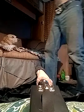 sucktraewil online show from March 23, 2025, 5:32 am