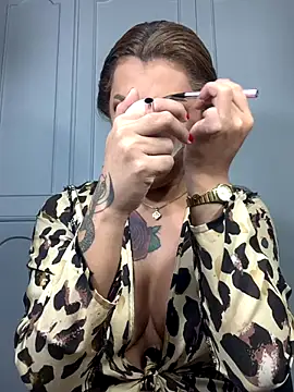 StellaStrong30 online show from October 7, 2025, 8:10 pm