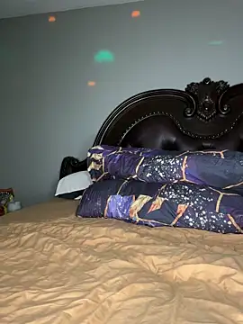 ThickAssRena online show from October 15, 2025, 4:33 am