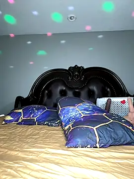 ThickAssRena online show from October 27, 2025, 6:36 am