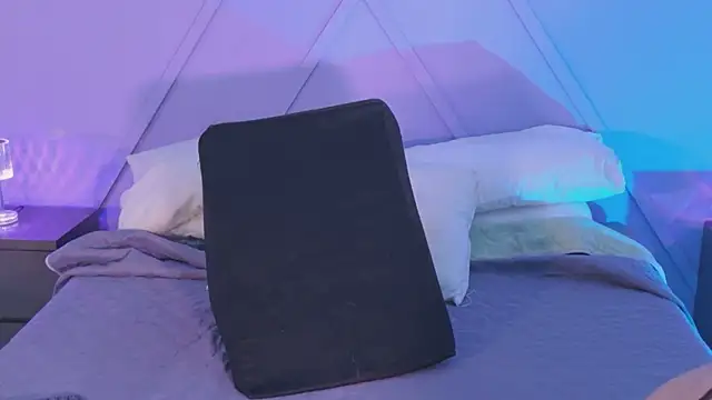 emmajohnss online show from July 26, 2026, 4:30 am