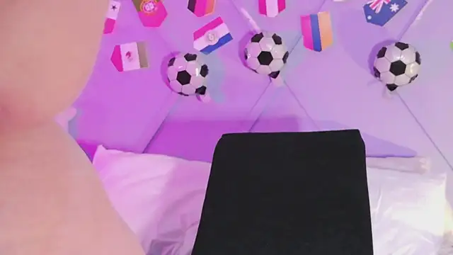 emmajohnss online show from July 11, 2026, 4:02 am