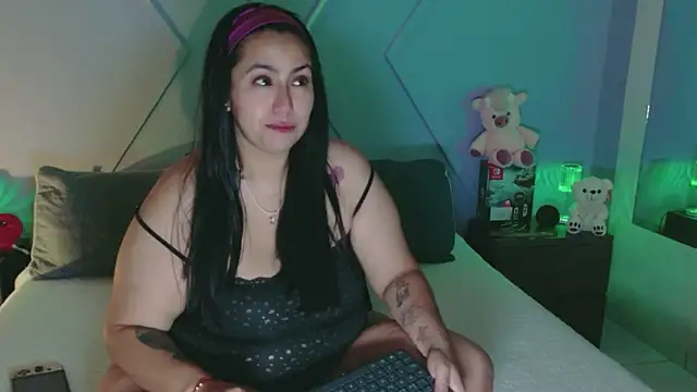emmajohnss online show from June 11, 2026, 3:58 am