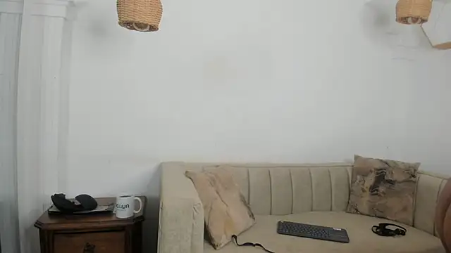 kristyl paez online show from October 19, 2025, 7:49 pm