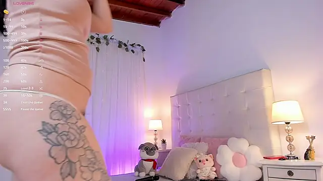 tatikiss  online show from September 22, 2025, 11:38 am