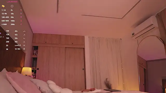 tatikiss  online show from January 15, 2026, 11:46 am