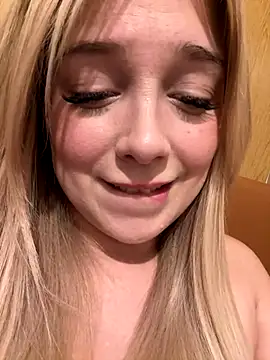 Snapshot of CherryAuroraa chatting on November 9, 2025, 9:08 pm CherryAuroraa online show from November 9, 2025, 9:08 pm