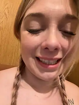 Snapshot of CherryAuroraa chatting on December 29, 2024, 10:47 pm CherryAuroraa online show from December 29, 2024, 10:47 pm