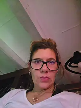 Lina lou4 online show from July 19, 2026, 1:41 pm
