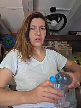 Snapshot of Lina_lou4 chatting on May 23, 2026, 1:21 pm Lina lou4 online show from May 23, 2026, 1:21 pm