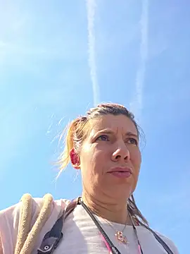 Lina lou4 online show from June 27, 2026, 8:53 am