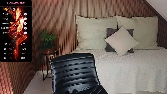 Snapshot of AmelieAxie chatting on February 19, 2025, 6:55 am AmelieAxie online show from February 19, 2025, 6:55 am