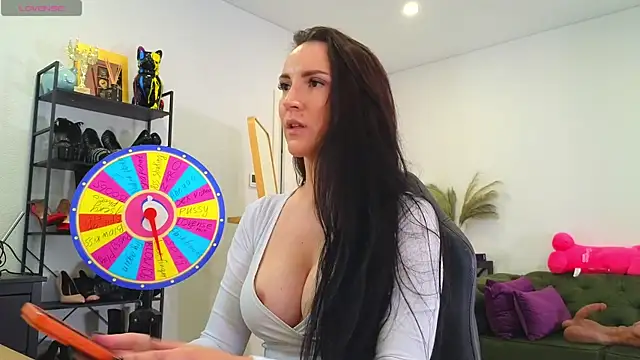 EvaKeks online show from May 13, 2026, 5:42 pm