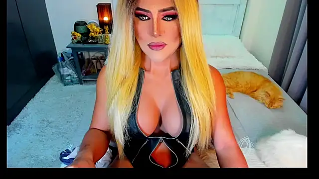 Snapshot of MissNaughtyTyra chatting on June 12, 2026, 11:46 pm MissNaughtyTyra online show from June 12, 2026, 11:46 pm