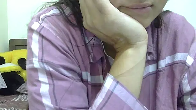 lovelydesi21 online show from April 8, 2026, 5:20 am