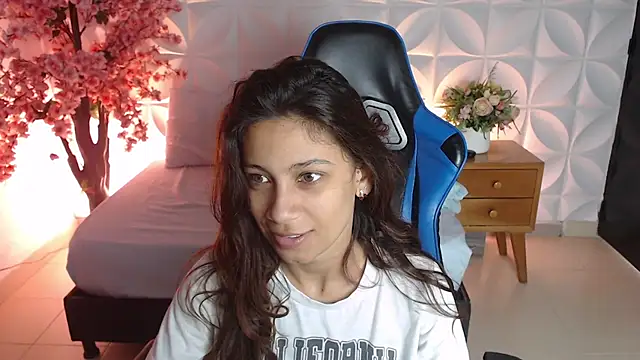 cora 22 online show from December 22, 2025, 12:38 pm