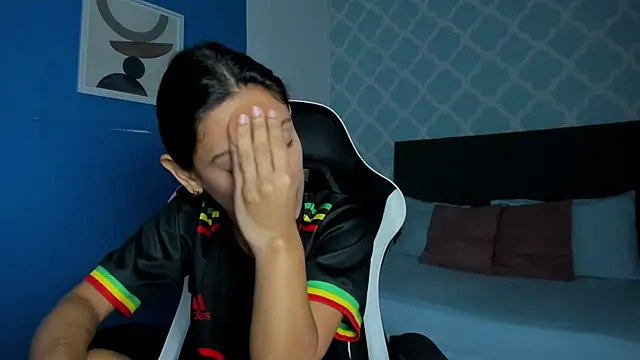 cora 22 online show from October 1, 2025, 12:42 pm