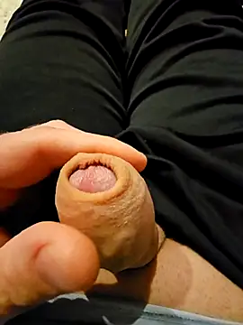 cross10 online show from March 4, 2025, 9:54 pm