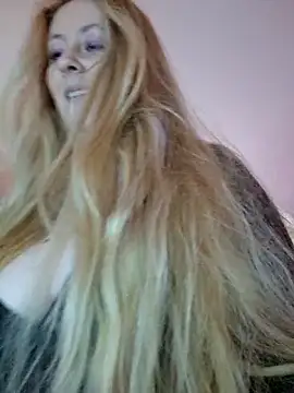 VictoriaMiami online show from March 12, 2026, 3:49 pm