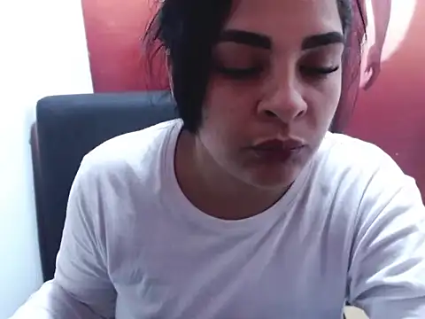 Laura hottt online show from May 20, 2026, 1:13 am