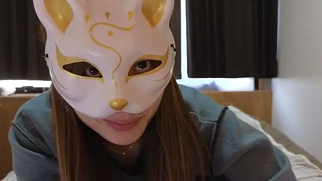 LuuLee0804 online show from February 7, 2025, 12:20 am