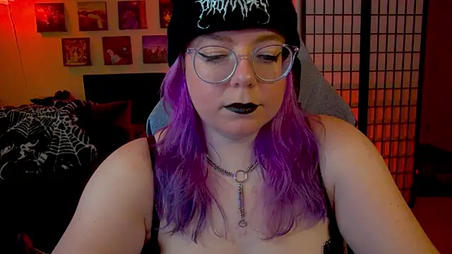 KiraSpitQueen online show from February 1, 2026, 4:44 am