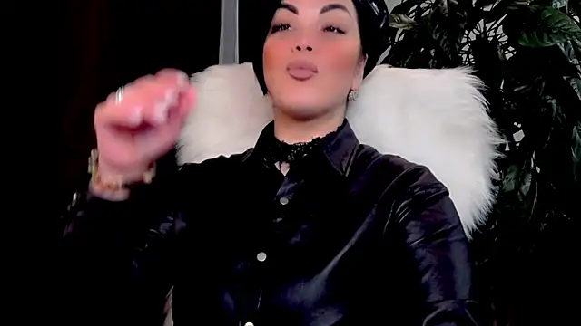 QueenOfUrKink online show from February 12, 2026, 7:57 pm