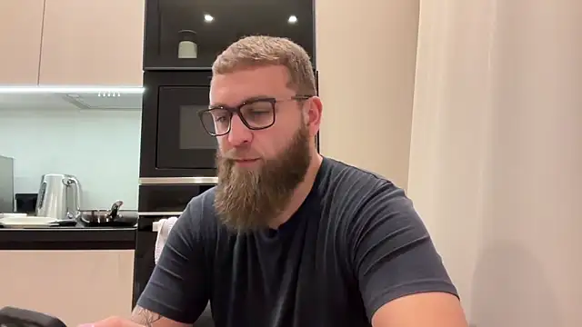 Bear bear  online show from November 23, 2025, 1:21 pm