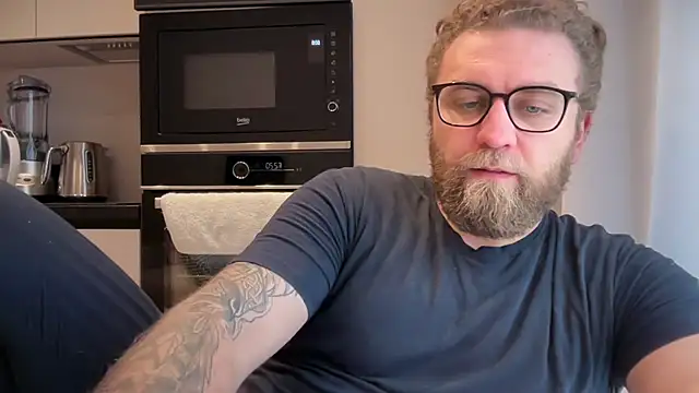 Bear bear  online show from April 23, 2026, 12:29 pm