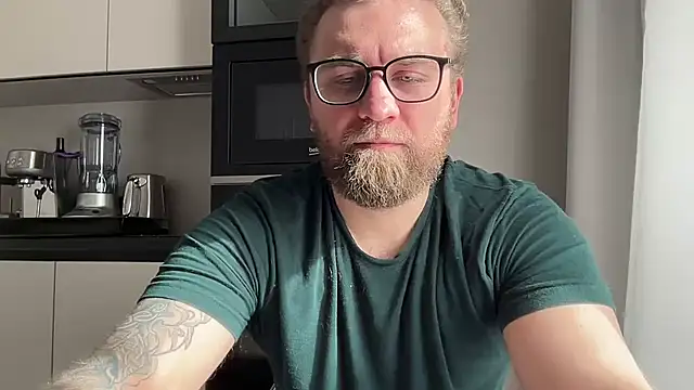 Bear bear  online show from April 6, 2026, 7:53 am