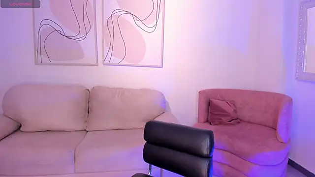 JuanitaClay online show from September 14, 2025, 11:32 am