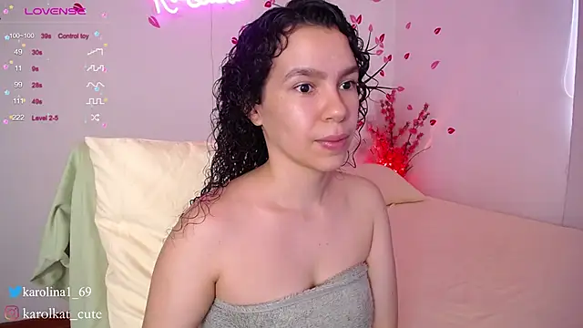 Karolina 1 online show from March 7, 2025, 7:27 pm