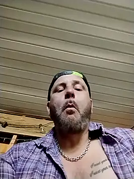 ShaneJames11 online show from May 1, 2026, 9:42 pm