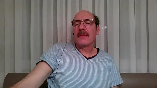 Snapshot of giesidie_1 chatting on January 14, 2025, 4:04 am giesidie 1 online show from January 14, 2025, 4:04 am