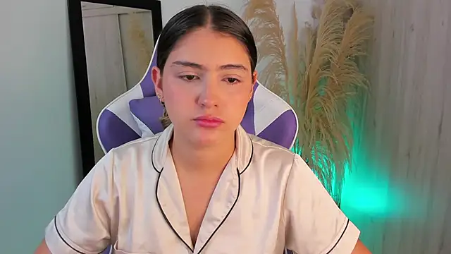 sofia henaok online show from October 7, 2025, 9:16 pm