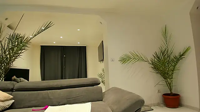 MissPanthera online show from February 26, 2025, 2:16 pm