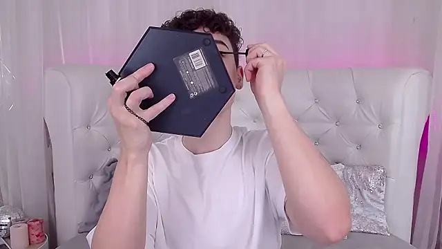 RobbyCharming online show from October 3, 2025, 3:41 am