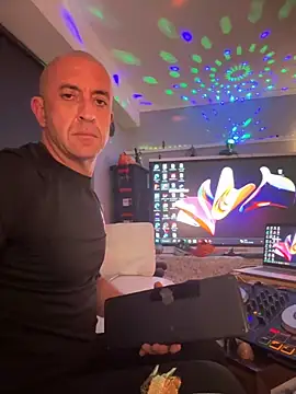 OSIRlS online show from September 12, 2025, 2:39 pm