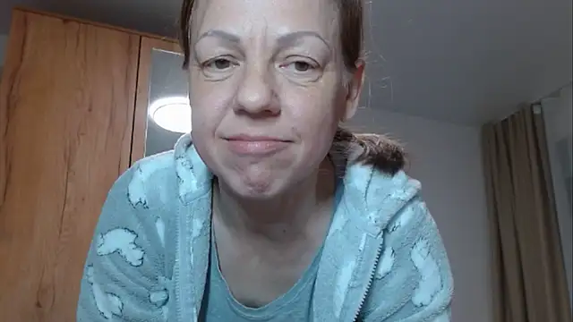 Snapshot of Popppka chatting on February 12, 2025, 6:51 pm Popppka online show from February 12, 2025, 6:51 pm