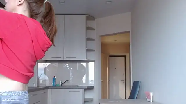 Snapshot of Popppka chatting on December 30, 2024, 12:31 pm Popppka online show from December 30, 2024, 12:31 pm