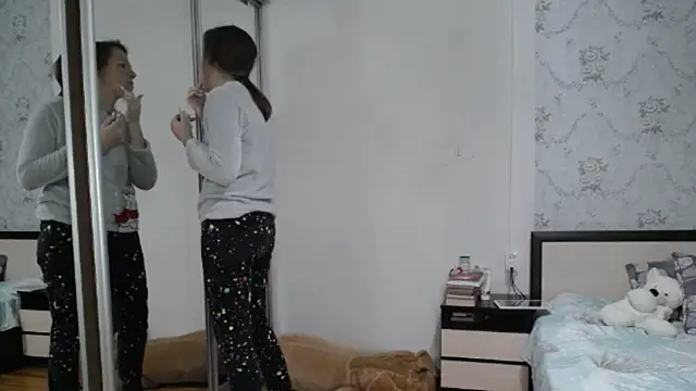 Snapshot of Popppka chatting on December 14, 2025, 7:08 pm Popppka online show from December 14, 2025, 7:08 pm