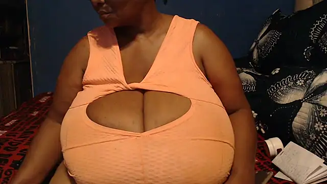 CUTEFIRMMELONSS online show from February 25, 2026, 7:47 pm