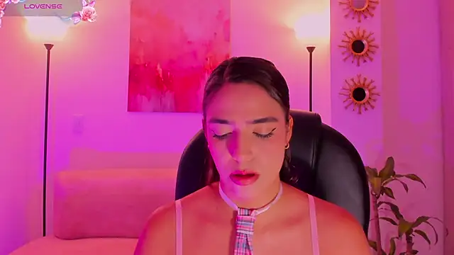 MariamRivera  online show from September 26, 2025, 11:33 pm